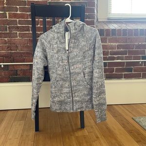 Lululemon scuba hoodie, grey color with detail